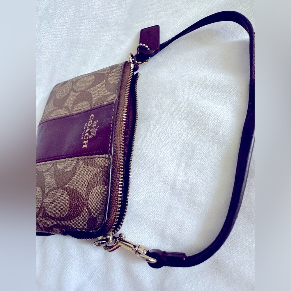 Coach Signature Leather Corner Zip Khaki Cherry Wristlet - Picture 15 of 16